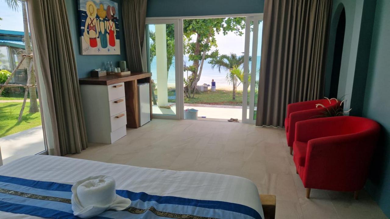 Le Petit Saint Tropez Hotel Khanom Ngoại thất bức ảnh
