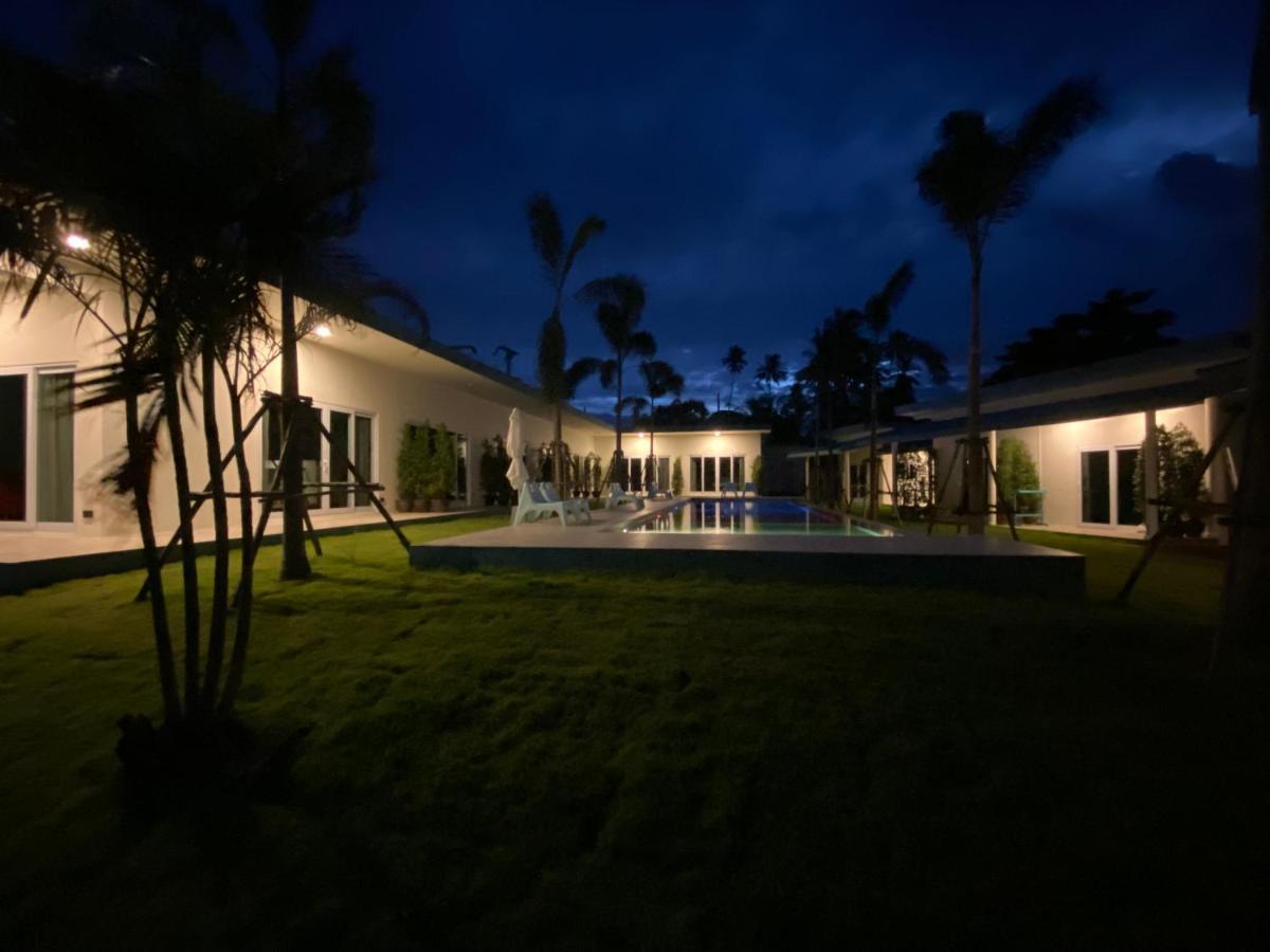 Le Petit Saint Tropez Hotel Khanom Ngoại thất bức ảnh