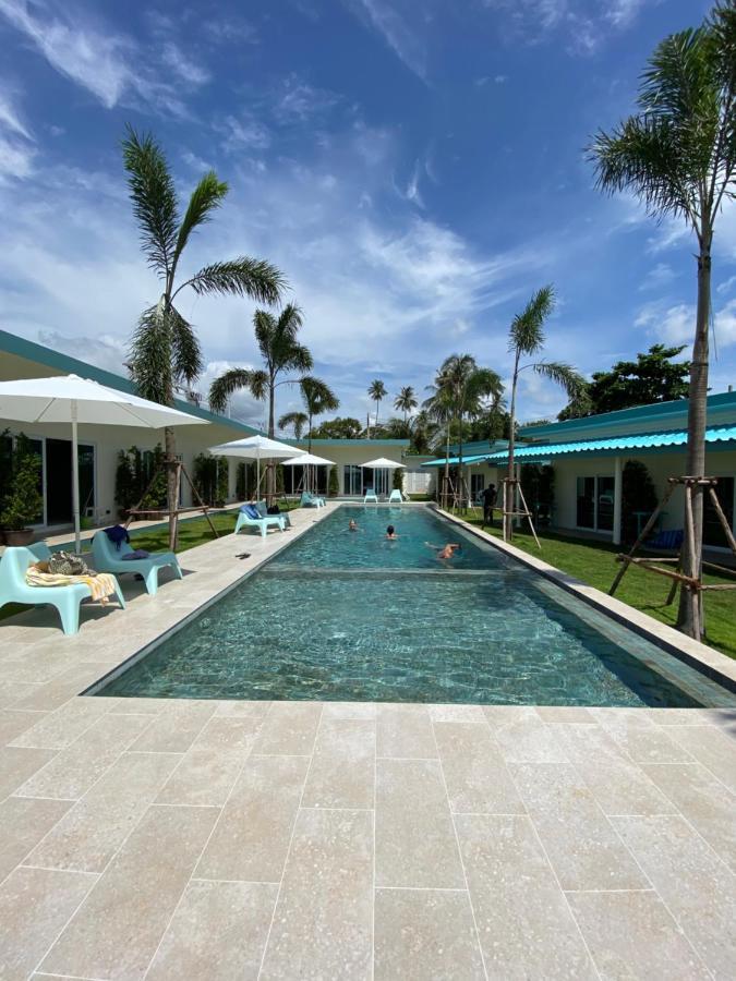 Le Petit Saint Tropez Hotel Khanom Ngoại thất bức ảnh