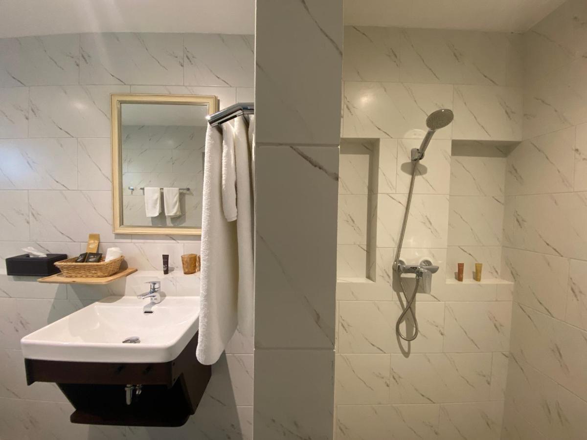 Le Petit Saint Tropez Hotel Khanom Ngoại thất bức ảnh