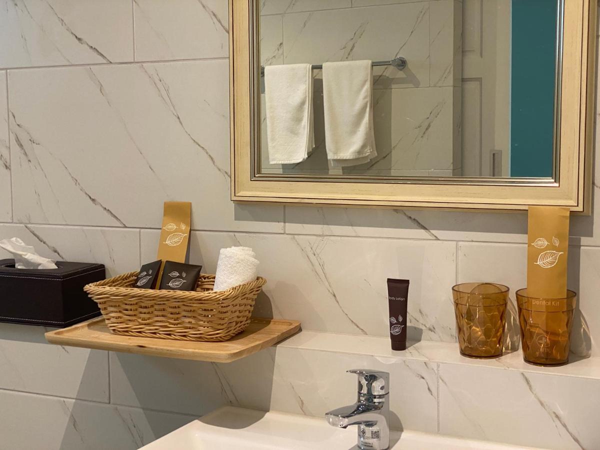 Le Petit Saint Tropez Hotel Khanom Ngoại thất bức ảnh