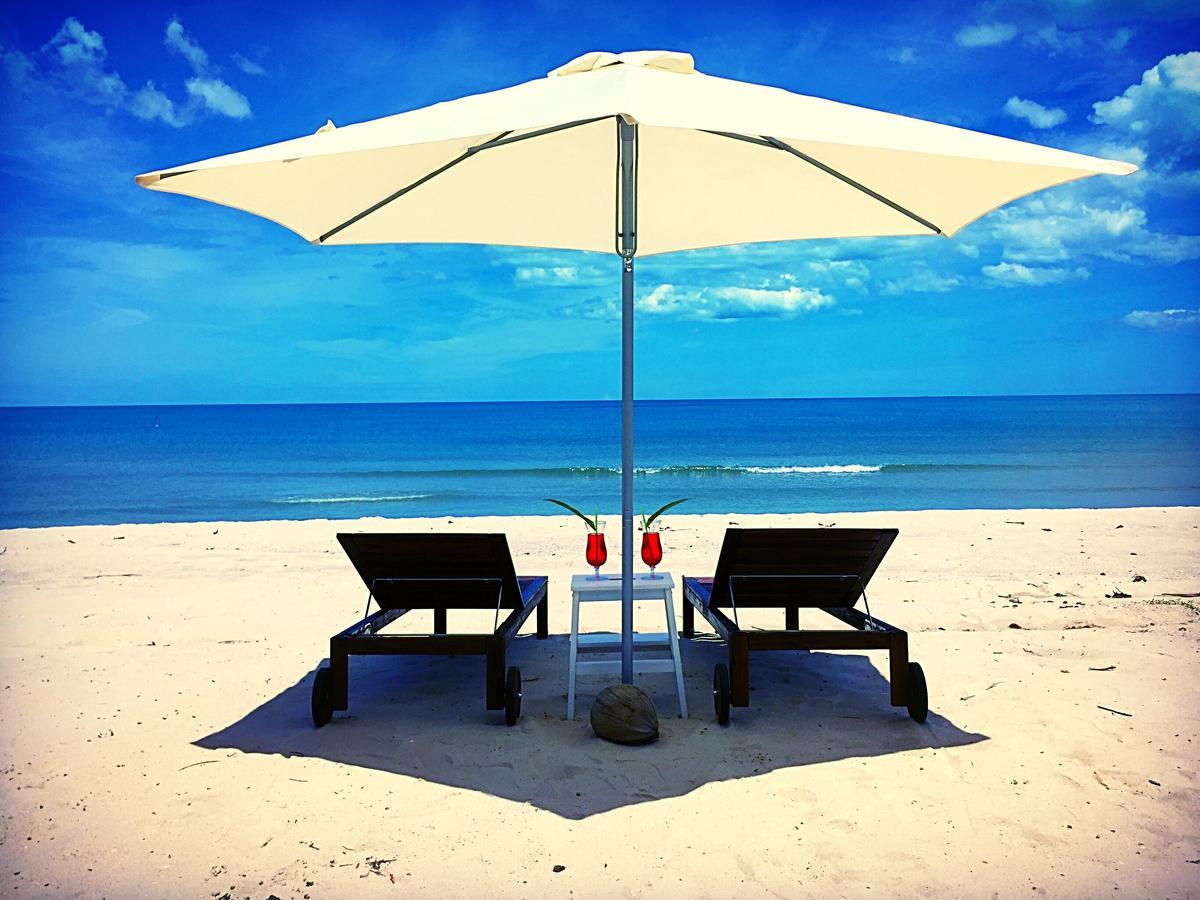 Le Petit Saint Tropez Hotel Khanom Ngoại thất bức ảnh